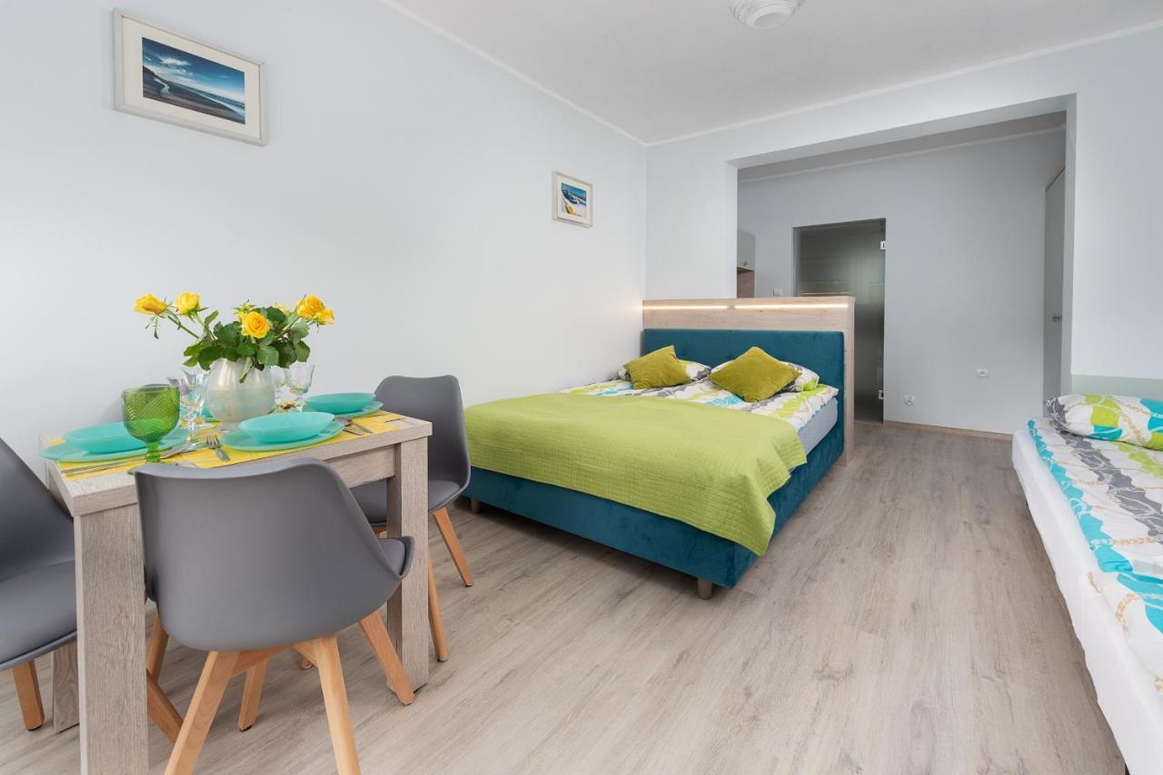 Roza Baltyku - Apartamenty I Pokoje A Dębki Buitenkant foto