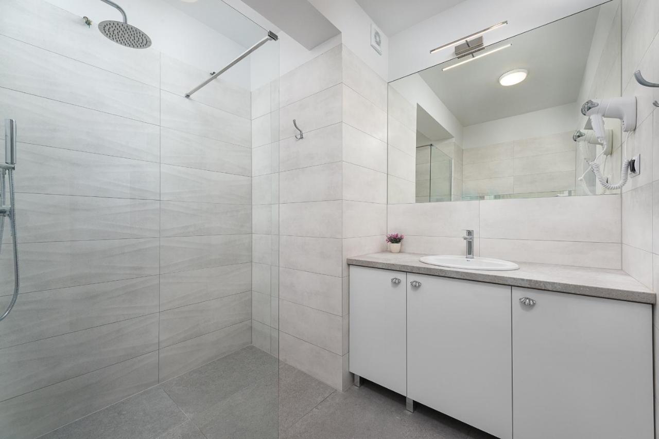 Roza Baltyku - Apartamenty I Pokoje A Dębki Buitenkant foto