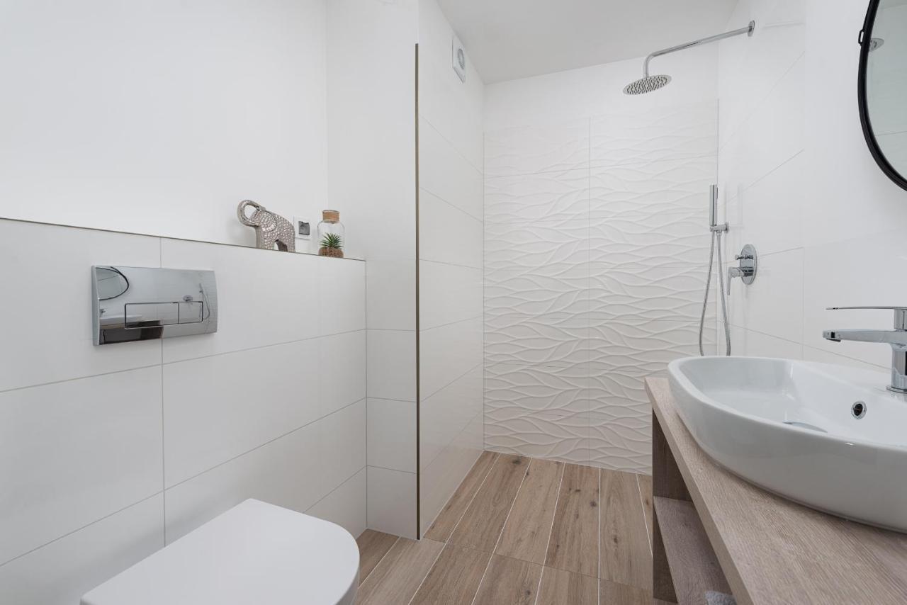 Roza Baltyku - Apartamenty I Pokoje A Dębki Buitenkant foto