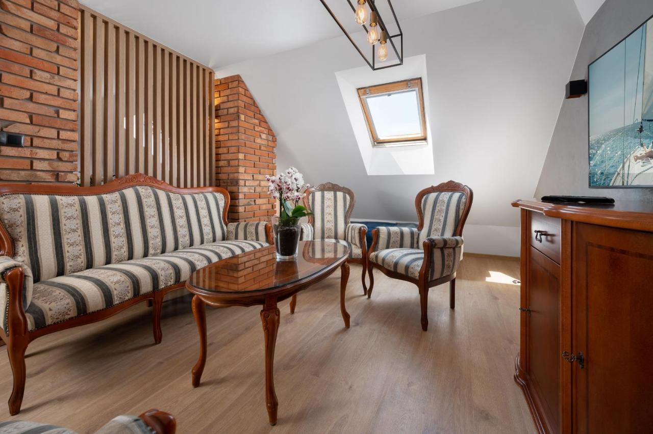 Roza Baltyku - Apartamenty I Pokoje A Dębki Buitenkant foto